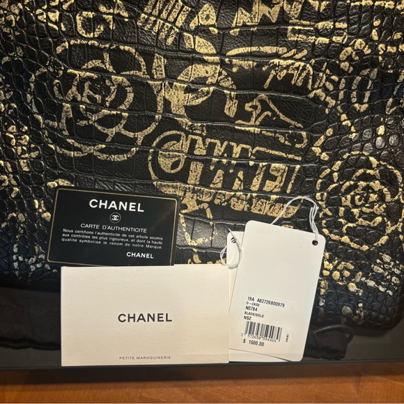 Chanel Graffiti Clutch Case (crocodile) - Picture 5 of 5